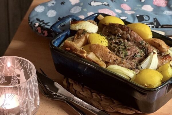 豚塊肉と洋梨のオーブン焼き。靴職人の平鍋料理?’Köthener Schusterpfanne’ザクセン=アンハルト州の郷土料理の作り方